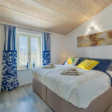 Shana Villa